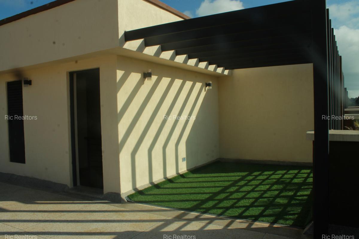 4 Bed Townhouse with En Suite at Banana (Raini Road) - 15