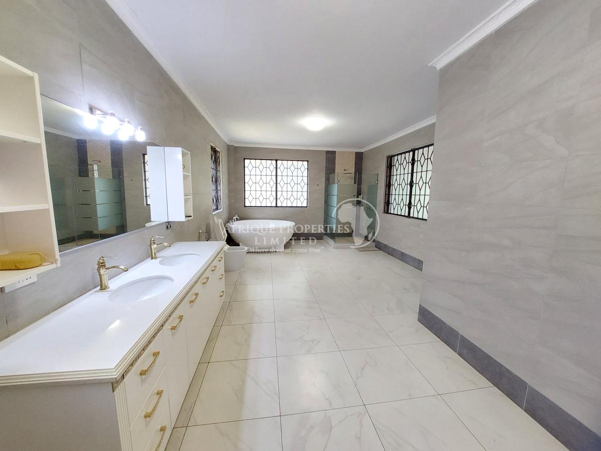 5 Bed Villa with En Suite in Gigiri - 17
