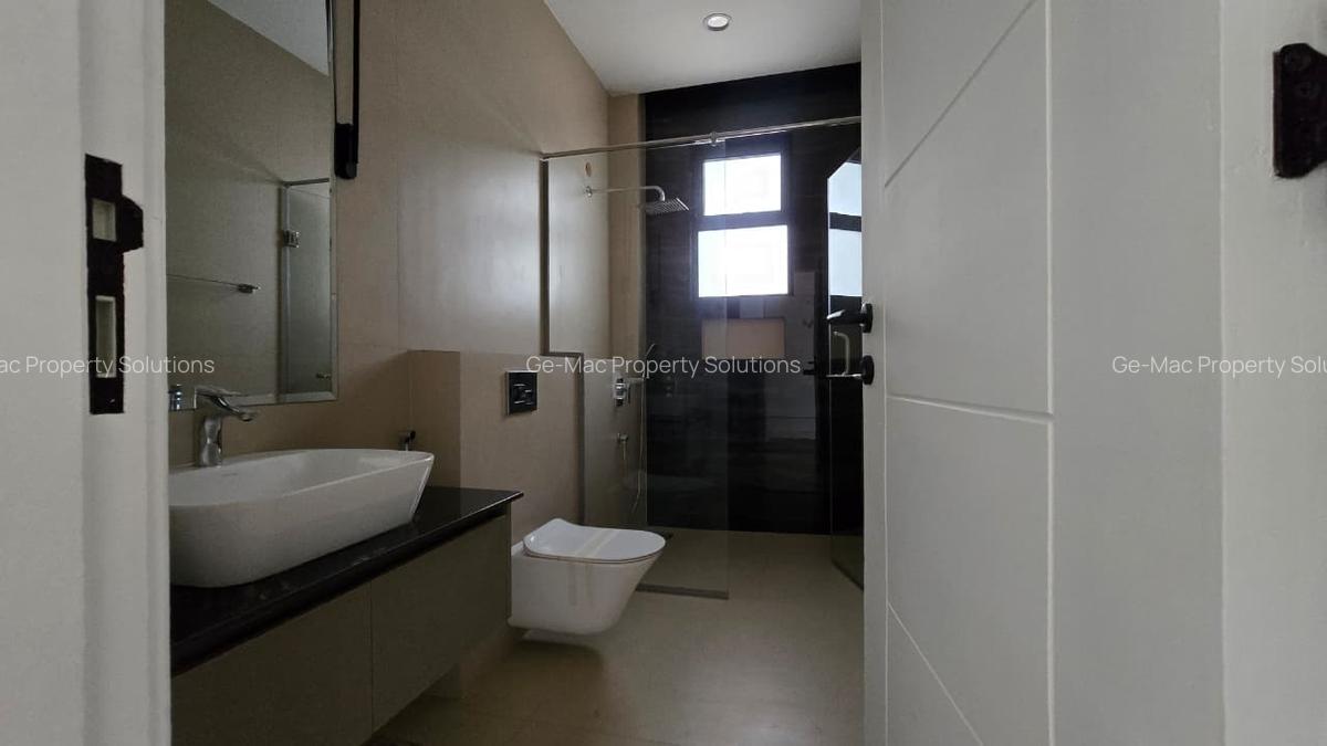 5 Bed House with En Suite in Lavington - 16