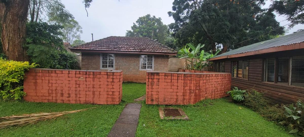 7 Bed House with En Suite at Lavington - 12