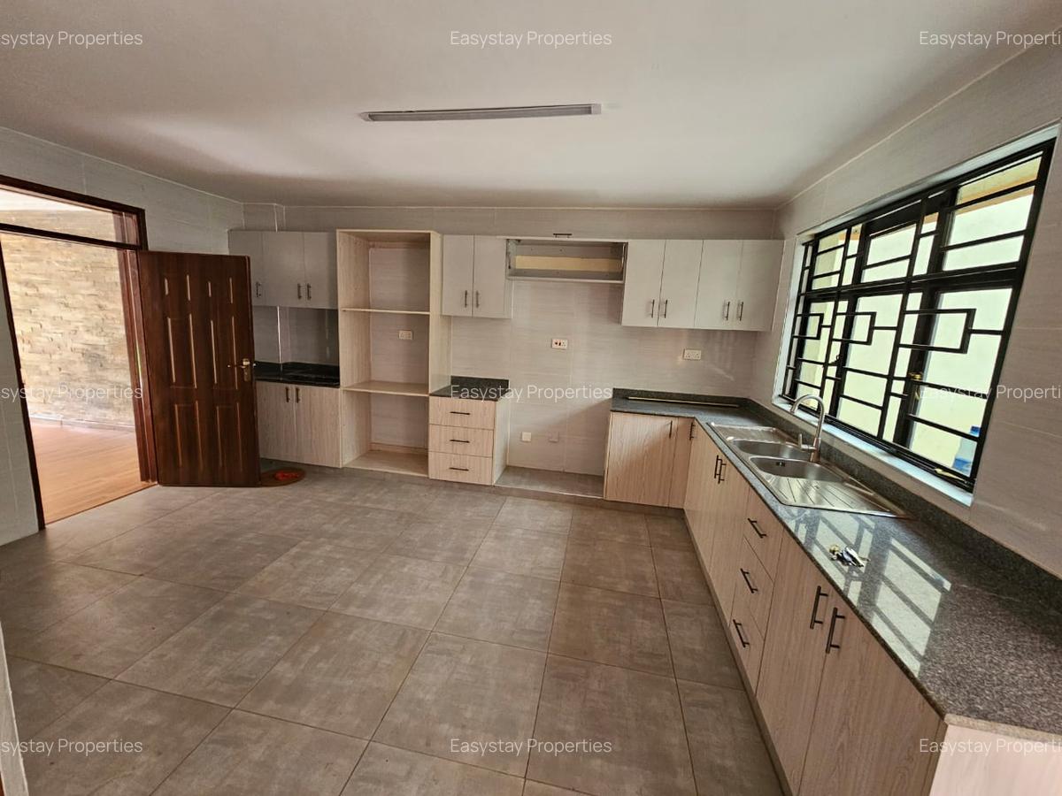 6 Bed Townhouse with En Suite in Lavington - 5