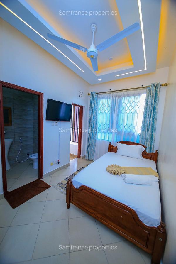 Serviced 4 Bed Apartment with En Suite at Sunset - 2