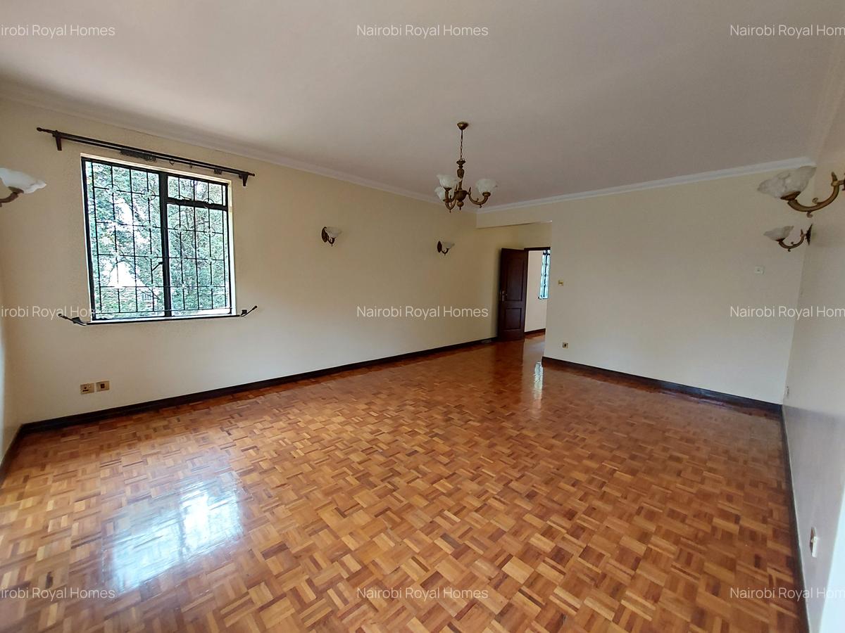 4 Bed House with En Suite at Acacia Drive - 9