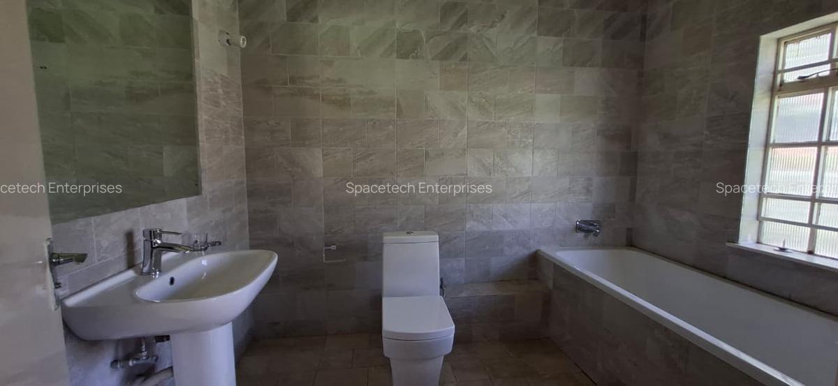 4 Bed House with En Suite in Lavington - 14