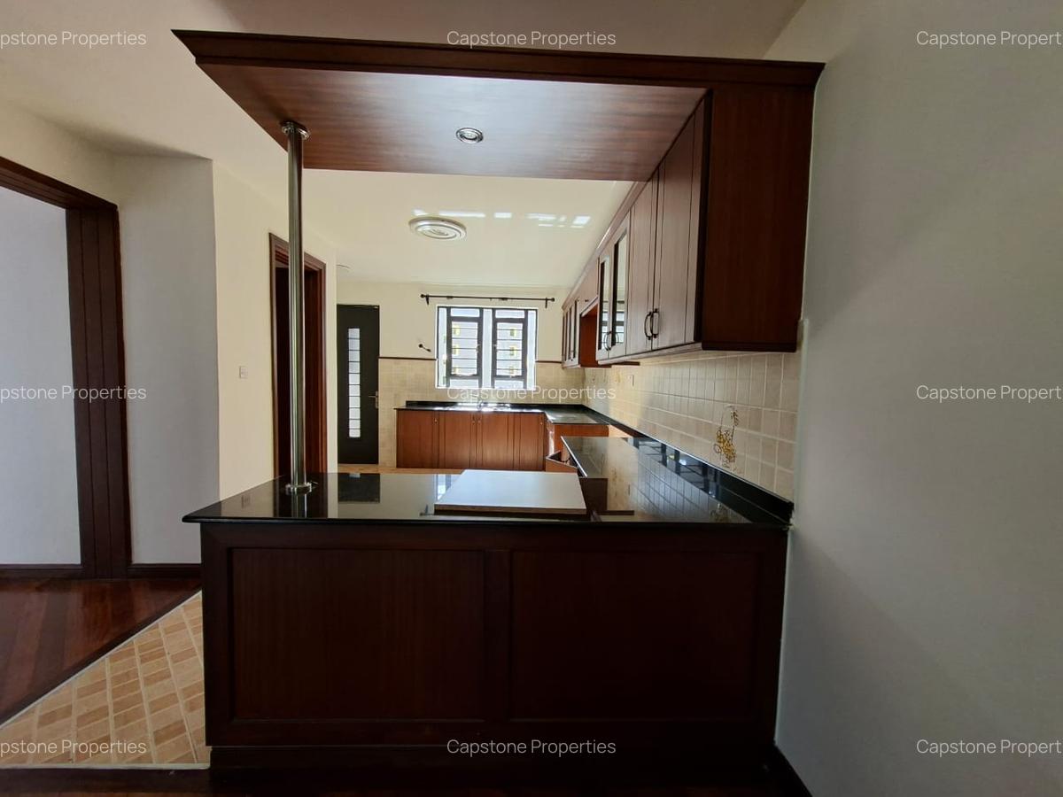 4 Bed Townhouse in Ridgeways - 9