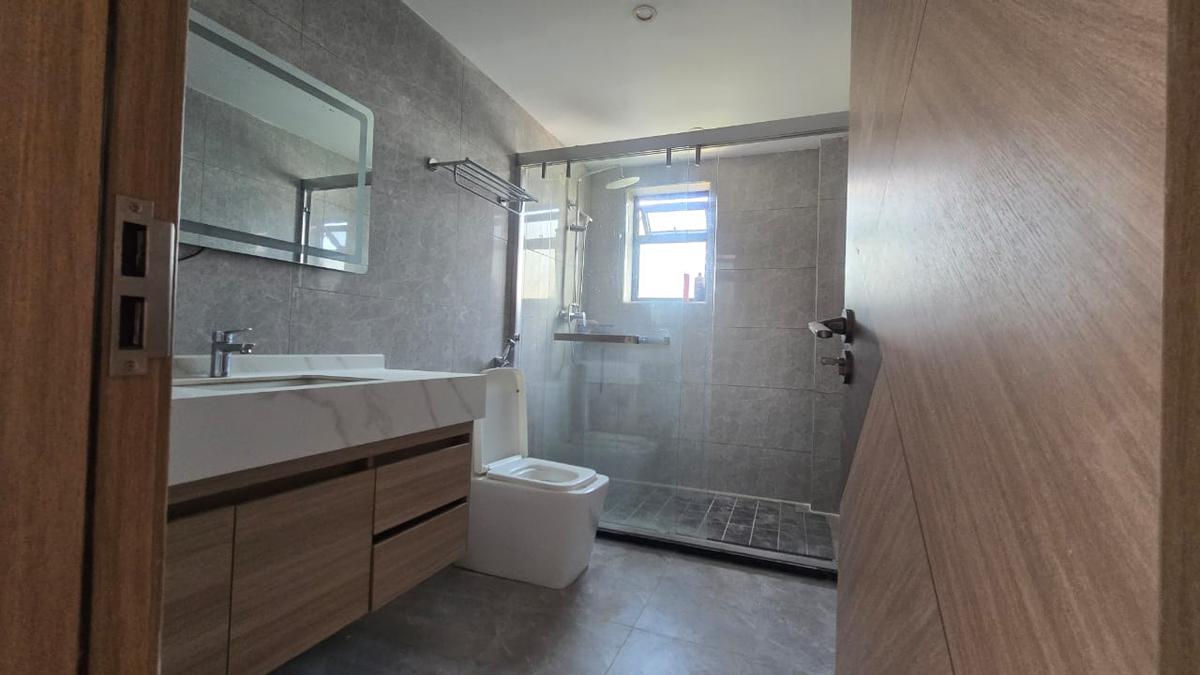 3 Bed Apartment with En Suite in Riverside - 16