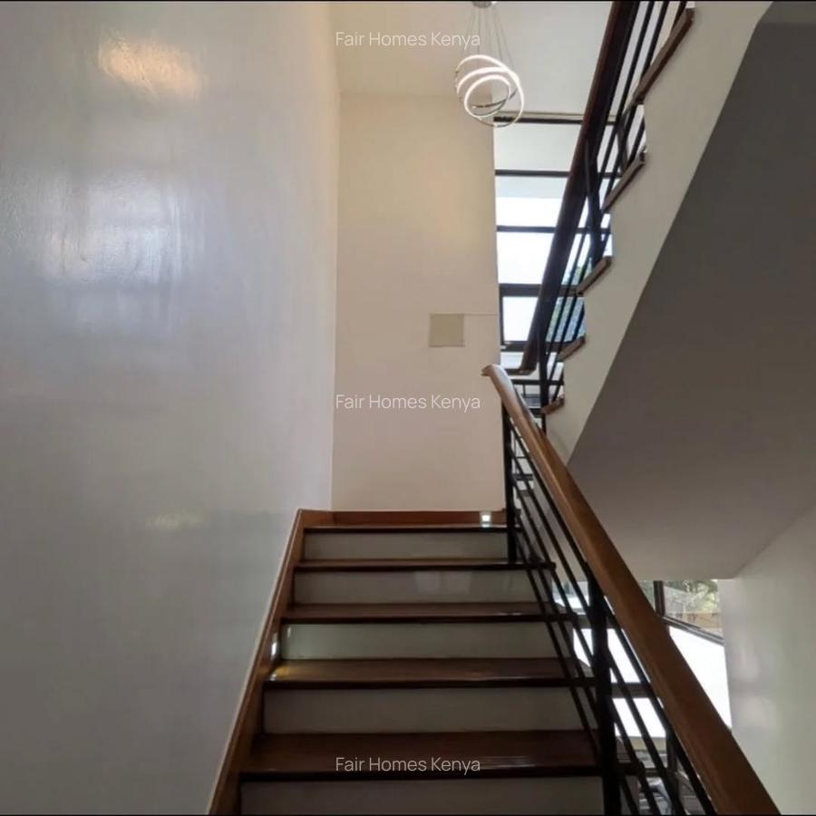 5 Bed Townhouse with En Suite at Lavington Green - 7