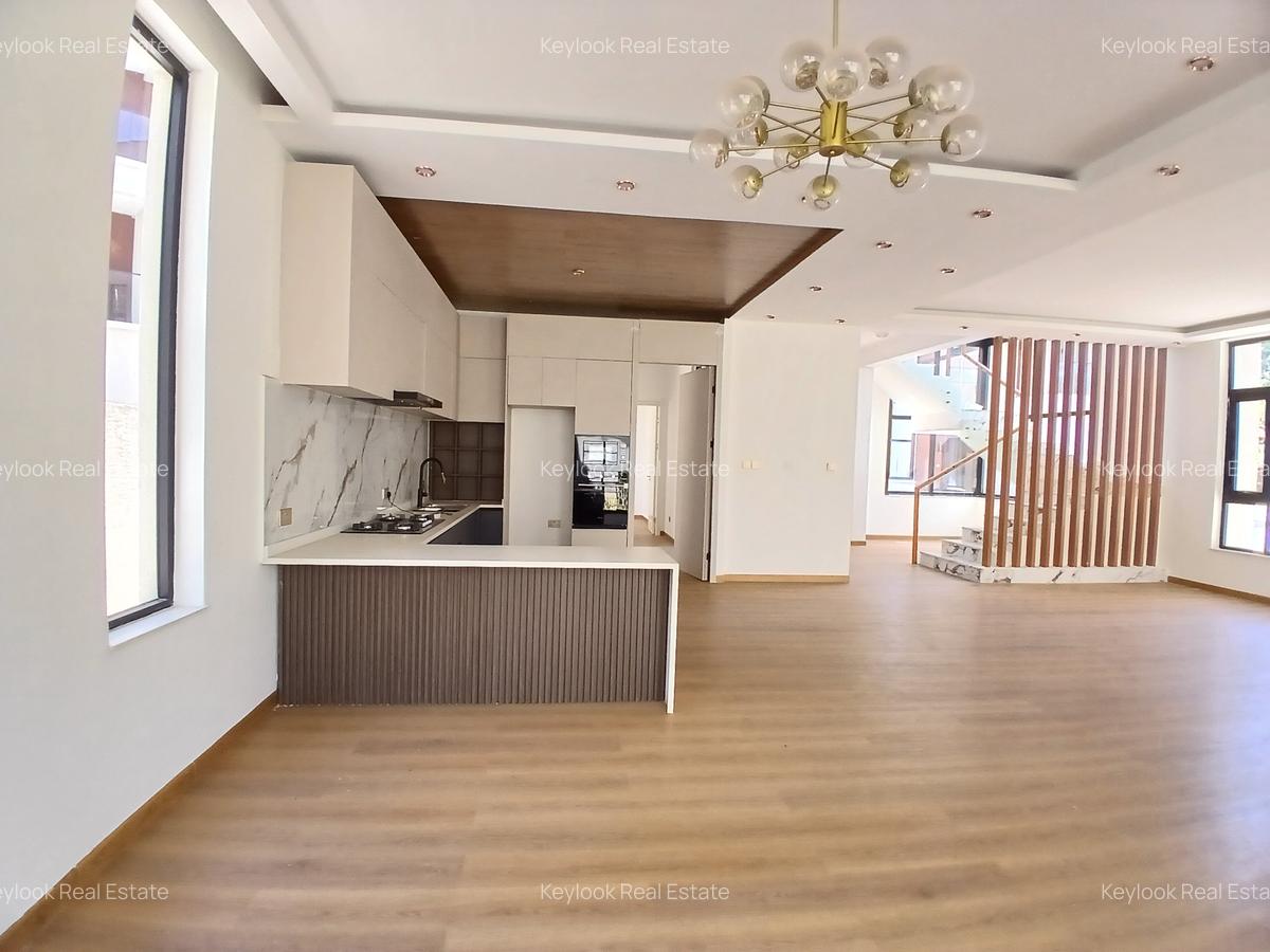 5 Bed Townhouse with En Suite at Lavington Green - 4