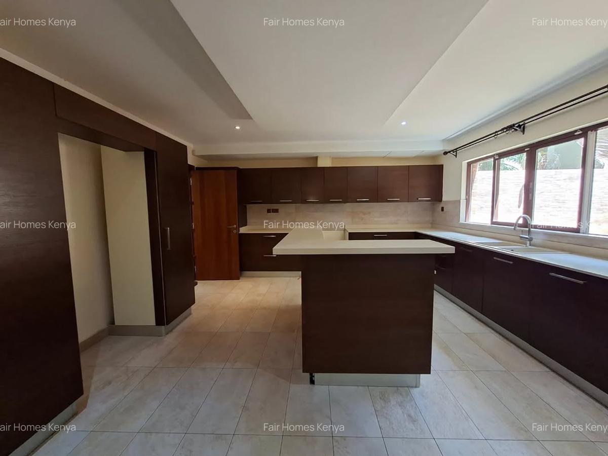 5 Bed Townhouse with En Suite at Convent Drive - 2