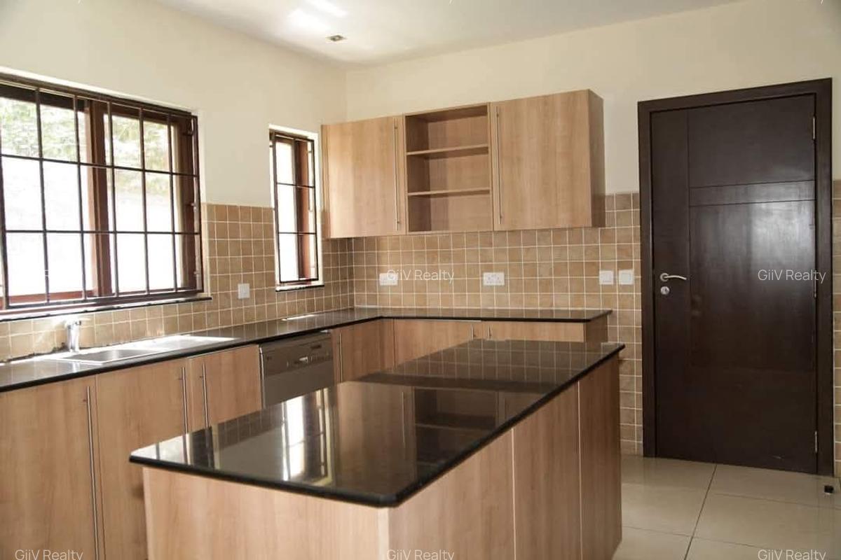 3 Bed Apartment with En Suite in Riverside - 8