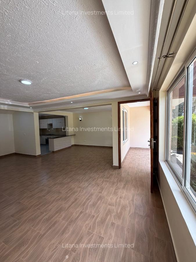 4 Bed Townhouse with En Suite at Gateway Mall - 3