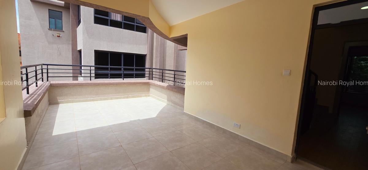 5 Bed Townhouse with En Suite at Lavington Road - 4