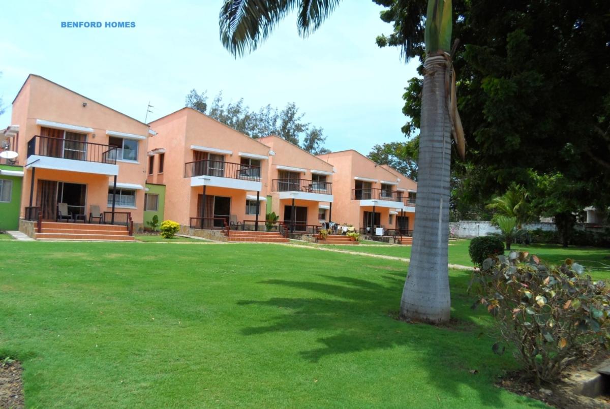 Serviced 10 Bed Apartment with En Suite in Nyali Area - 1