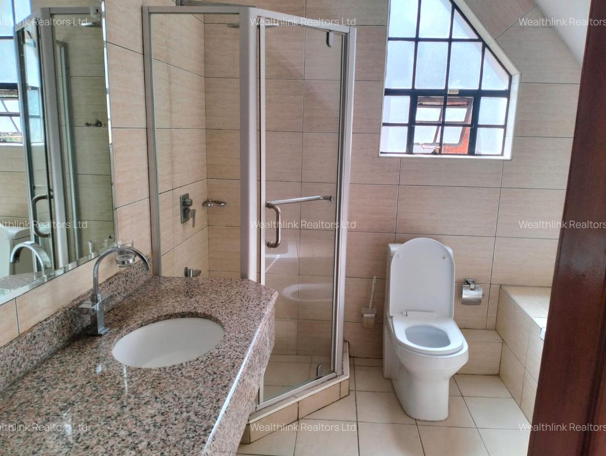 4 Bed Townhouse with En Suite at Lavington - 14