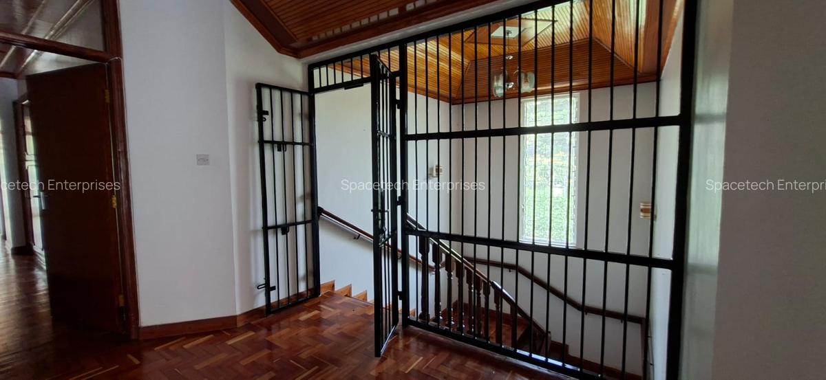 6 Bed House with En Suite in Runda - 15