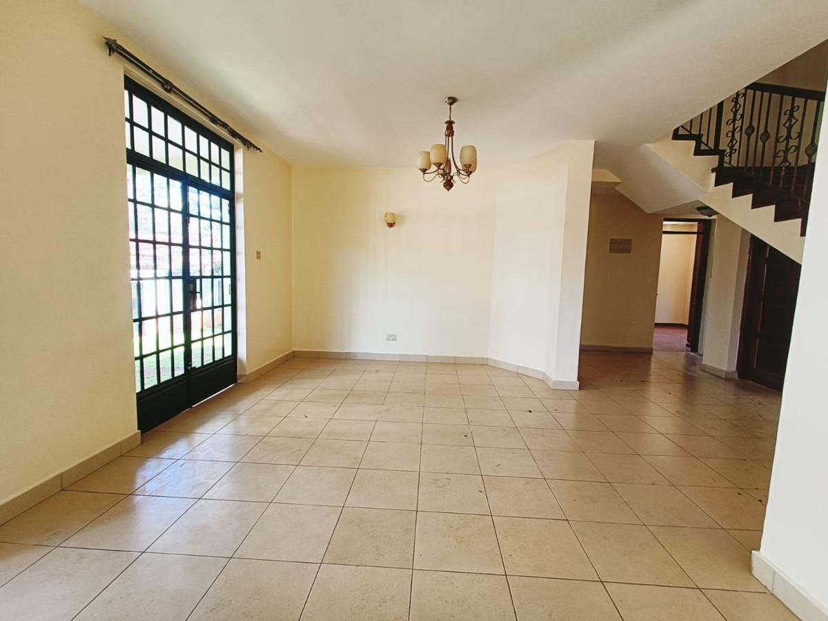 5 Bed House with En Suite in Lavington - 7