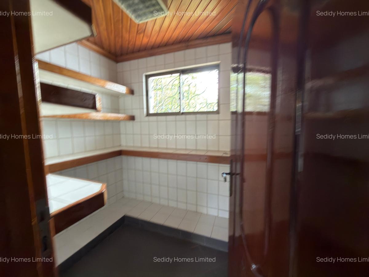 6 Bed House with En Suite in Gigiri - 7