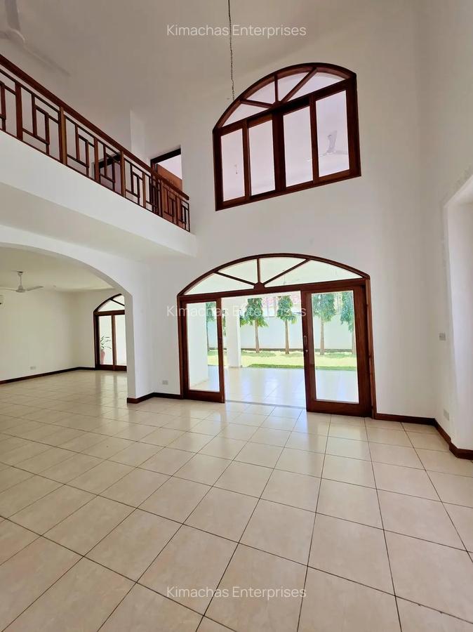 4 Bed Townhouse with En Suite at Green Wood Drive - 7