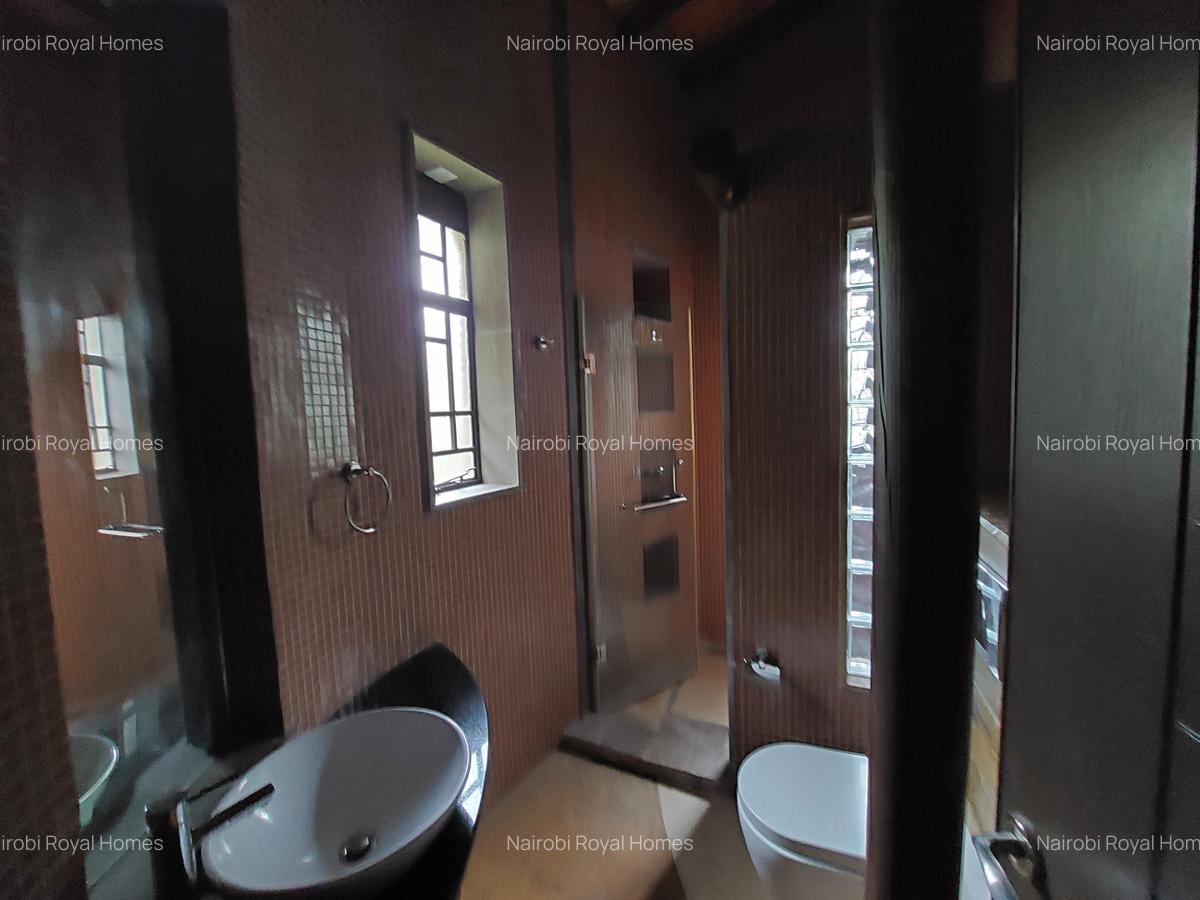 5 Bed House with En Suite at Lakeview - 10