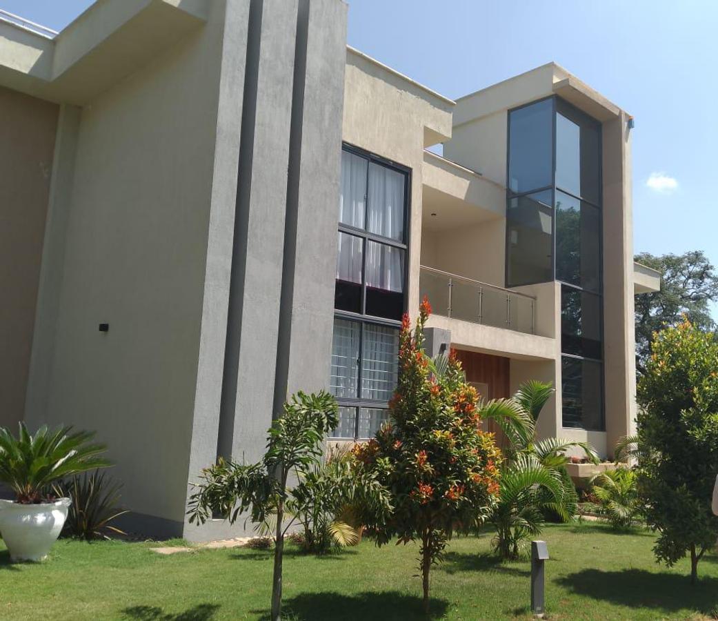 5 Bed House with En Suite at Runda - 11