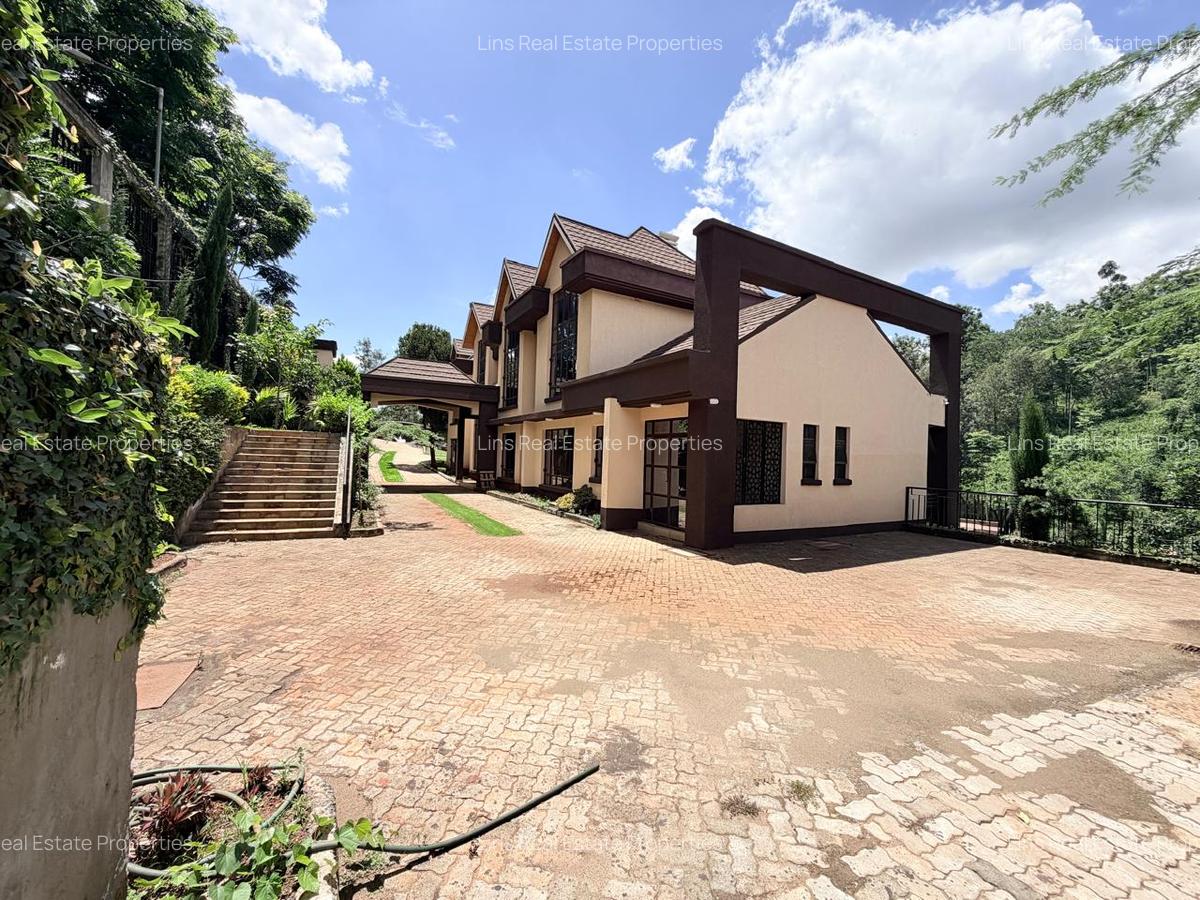 10 Bed House with En Suite in Nyari - 12