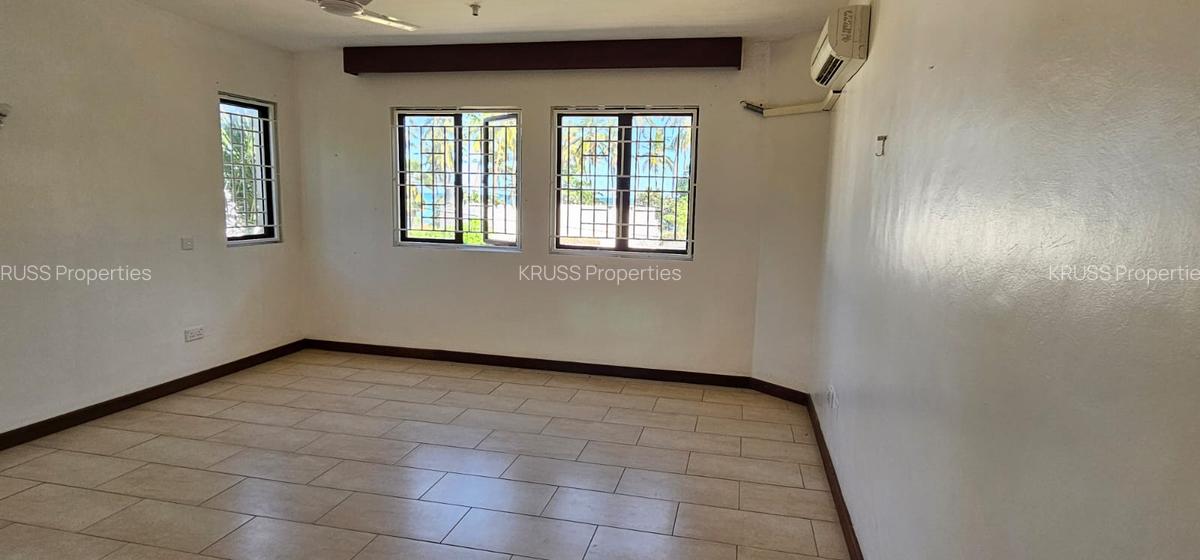 3 Bed Apartment with En Suite at Ar187 - 6