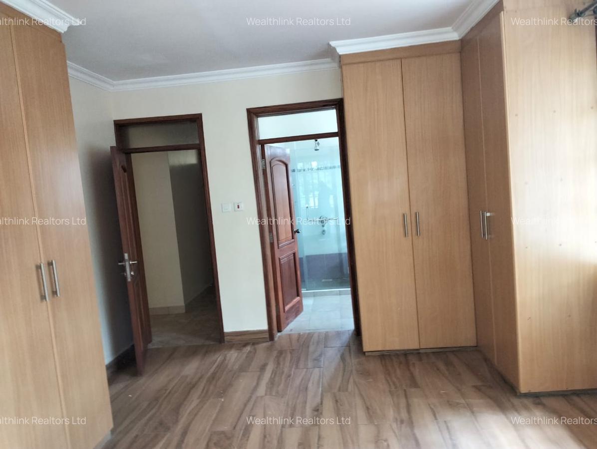 4 Bed Townhouse with En Suite at Lonetree - 19