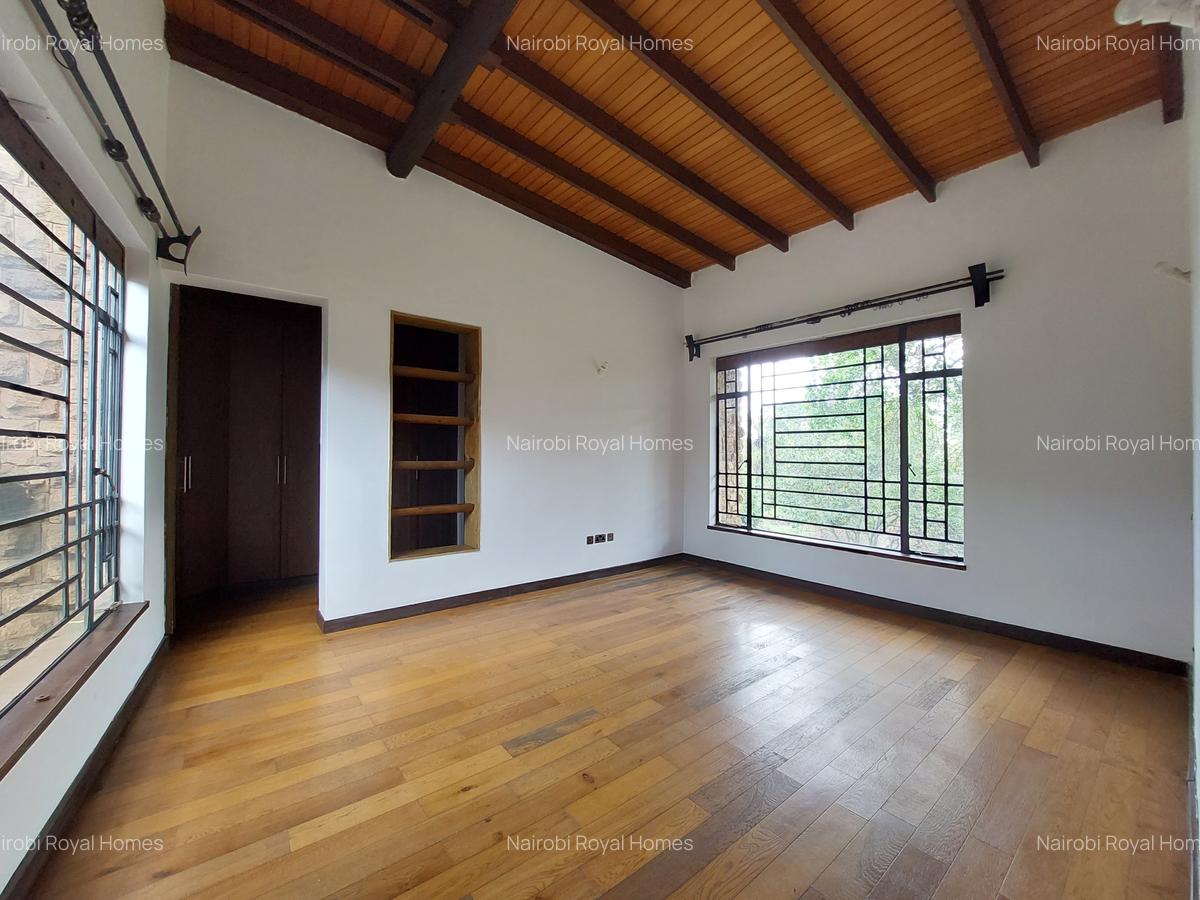 5 Bed House with En Suite at Lake View - 17