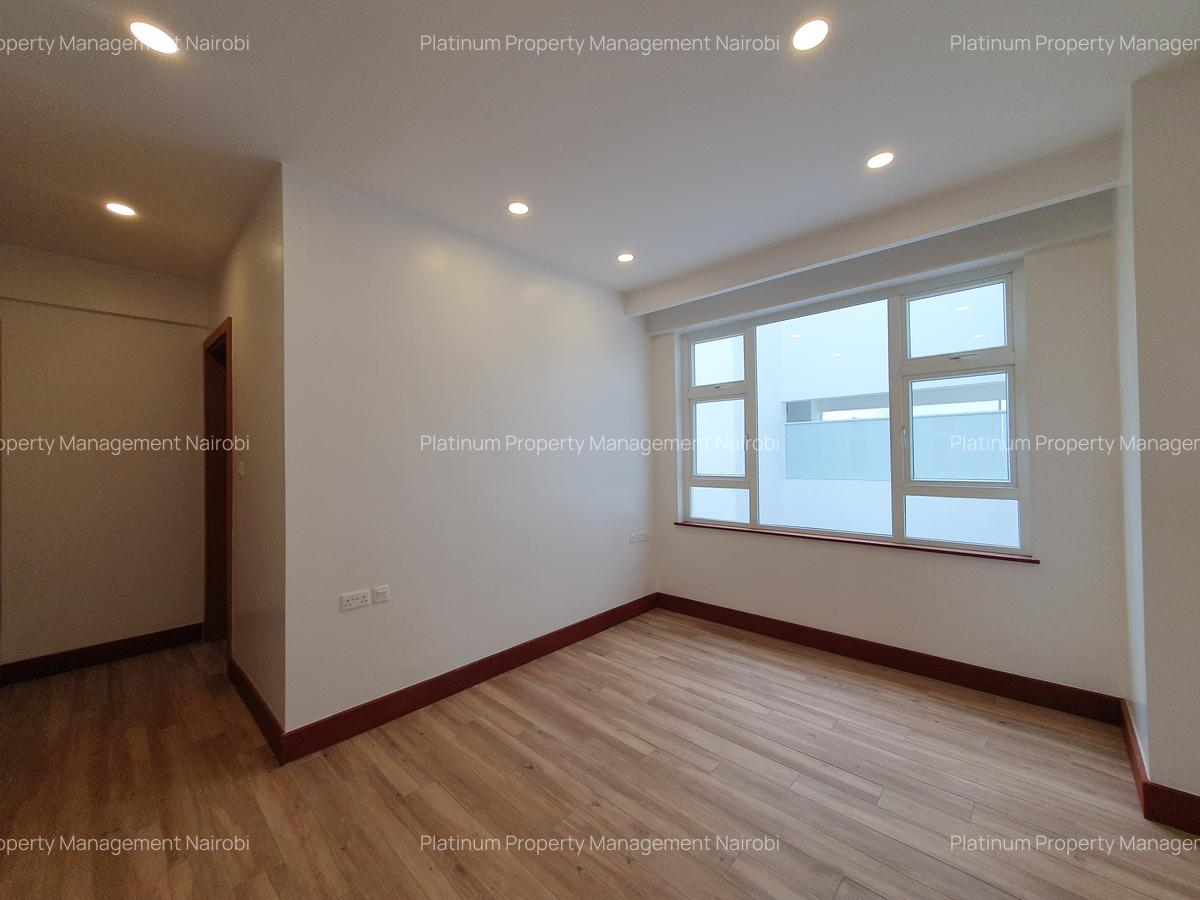3 Bed Apartment with En Suite at City Park Drive - 12