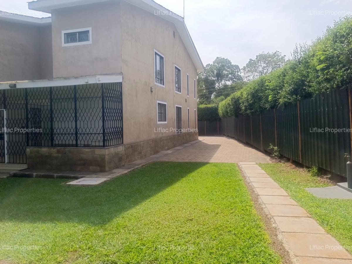 4 Bed House with En Suite in Ridgeways - 4