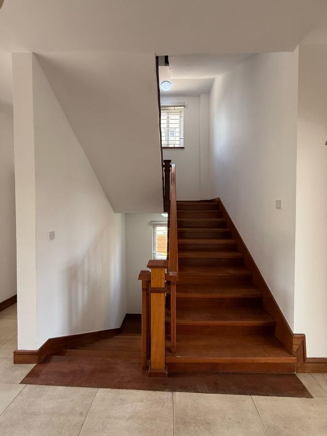 4 Bed Townhouse with En Suite in Lavington - 15