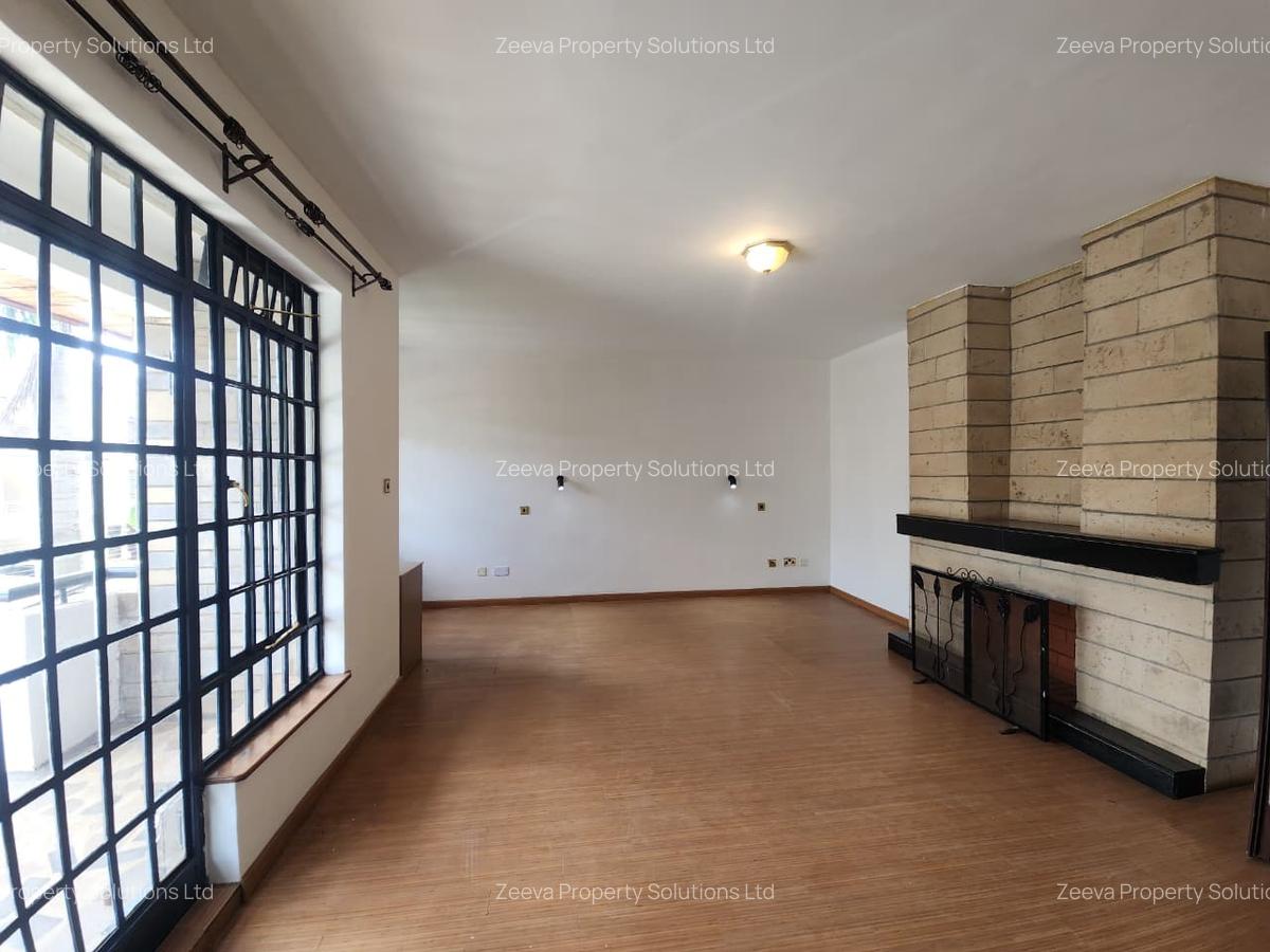 5 Bed House with En Suite in Lavington - 2