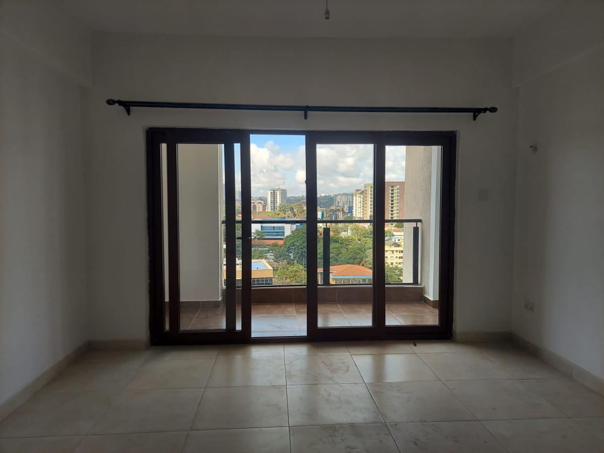 3 Bed Apartment with En Suite at Parklands - 6
