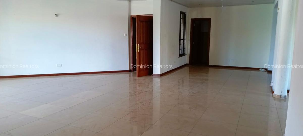 3 Bed Apartment with En Suite in Riverside - 17