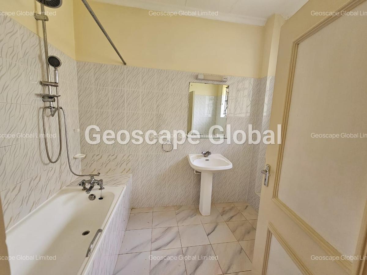 4 Bed House with En Suite in Gigiri - 12