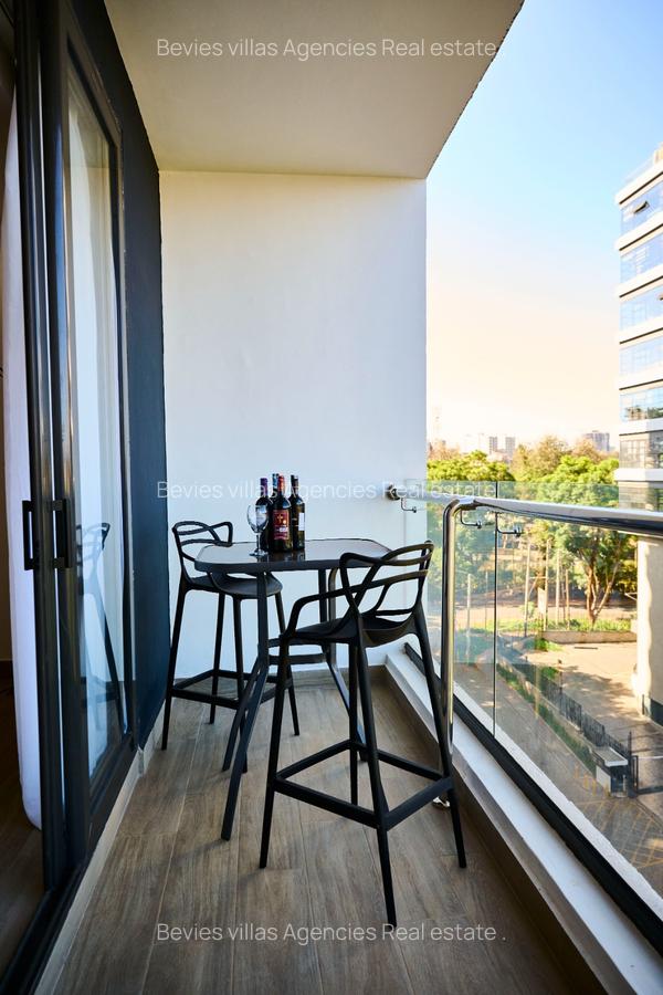 Serviced 3 Bed Apartment with En Suite at Riverside - 6