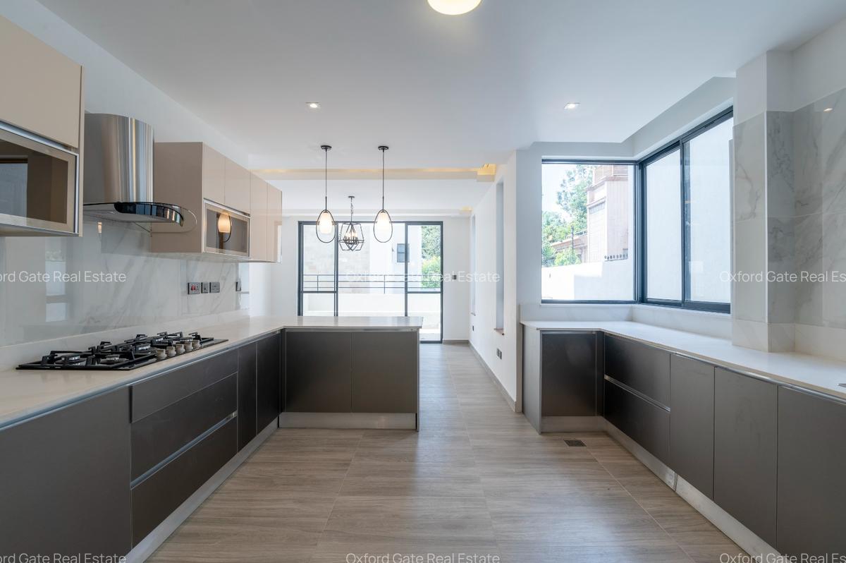 5 Bed Townhouse with En Suite in Lavington - 7