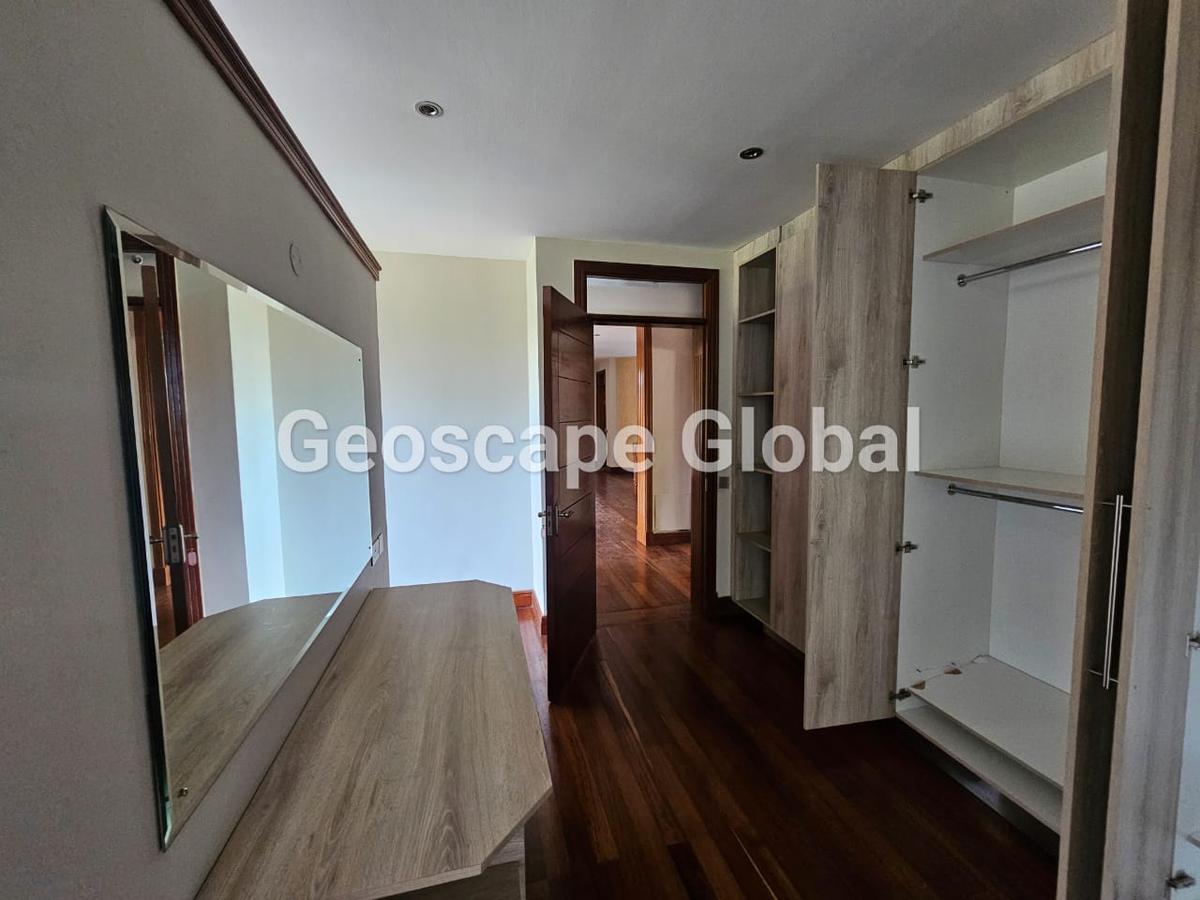5 Bed House with En Suite in Runda - 8