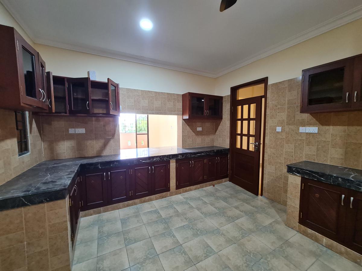 3 Bed Apartment with En Suite in Nyali Area - 11