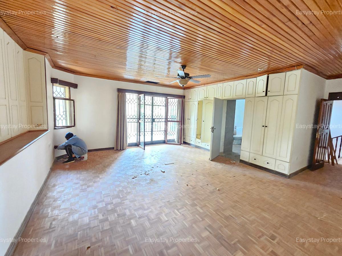 5 Bed House with En Suite in Runda - 4