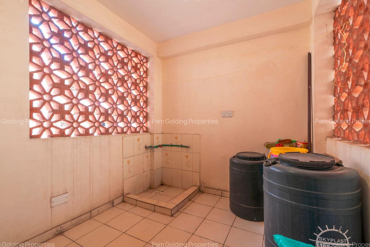 2 Bed Apartment with En Suite in Syokimau - 8
