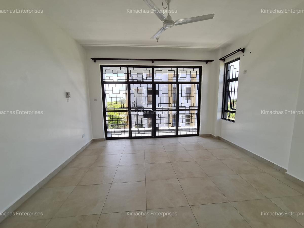 3 Bed Apartment with En Suite at Green Wood Drive - 15