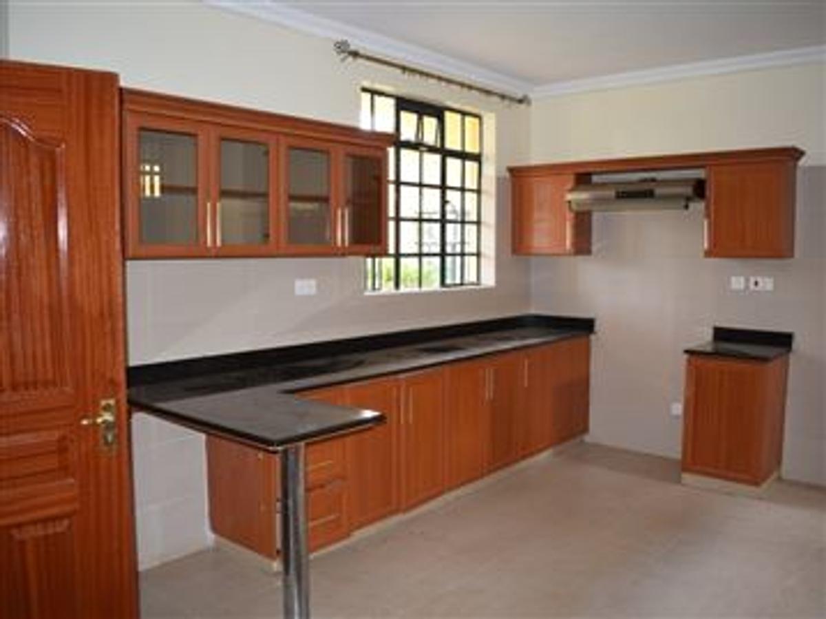 4 Bed Townhouse with En Suite in Lavington - 14