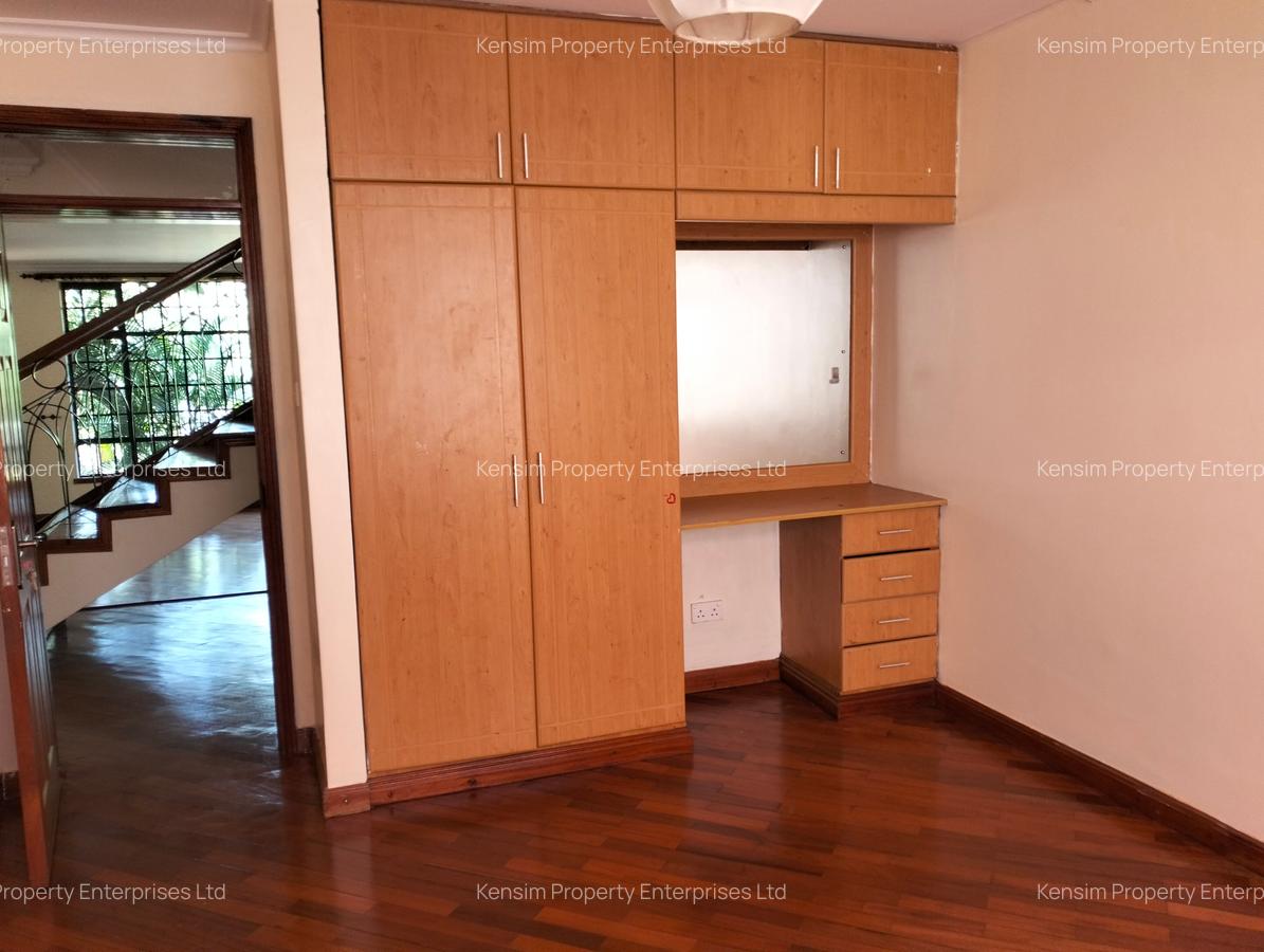 4 Bed Townhouse with En Suite in Lavington - 11