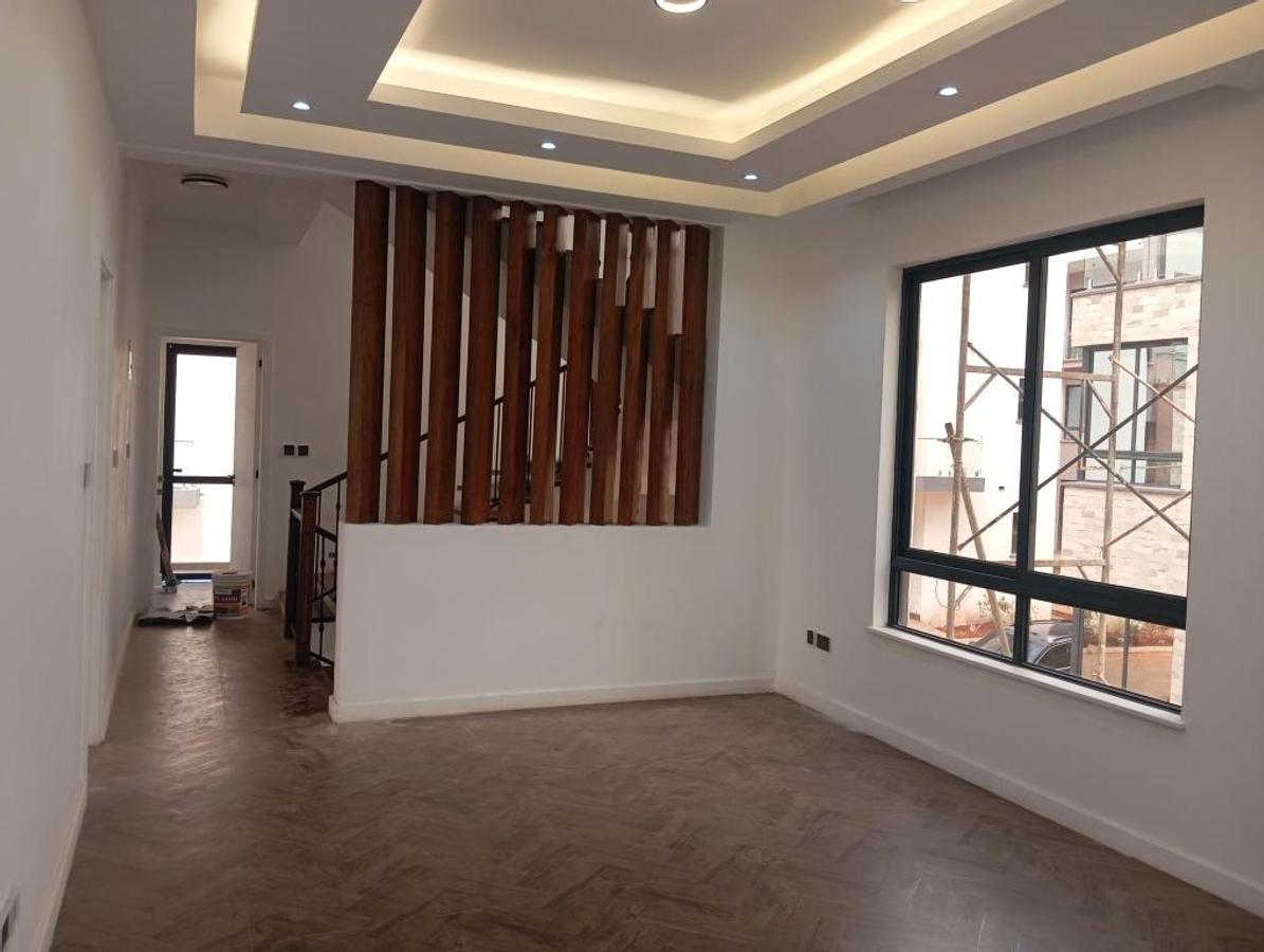 4 Bed Townhouse with En Suite at Lavington - 3