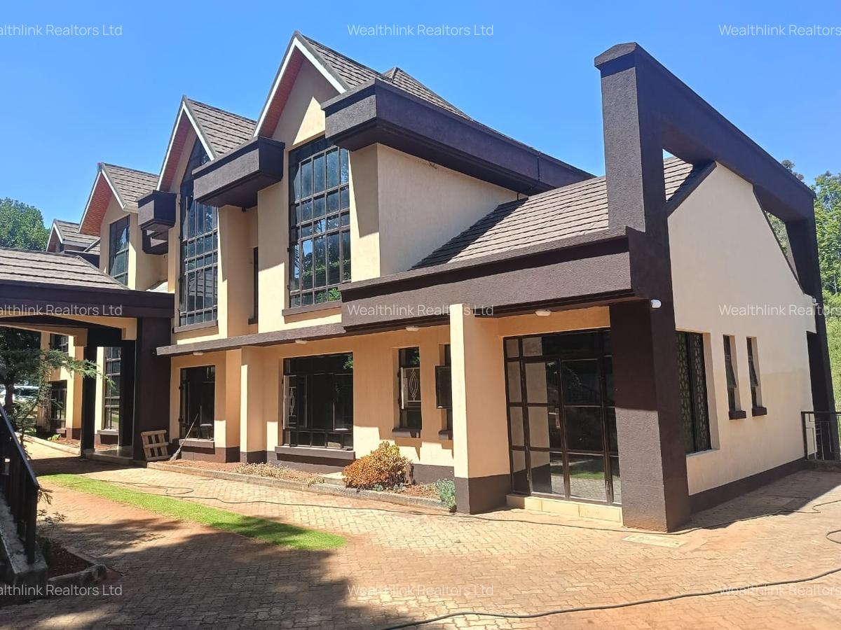 7 Bed House with En Suite at Nyari - 2