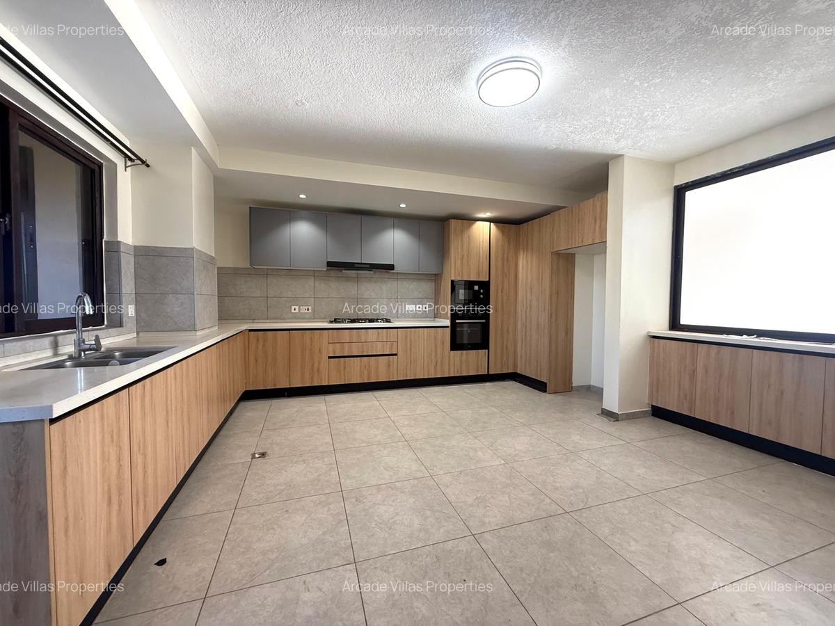 4 Bed Apartment with En Suite in Kileleshwa - 4