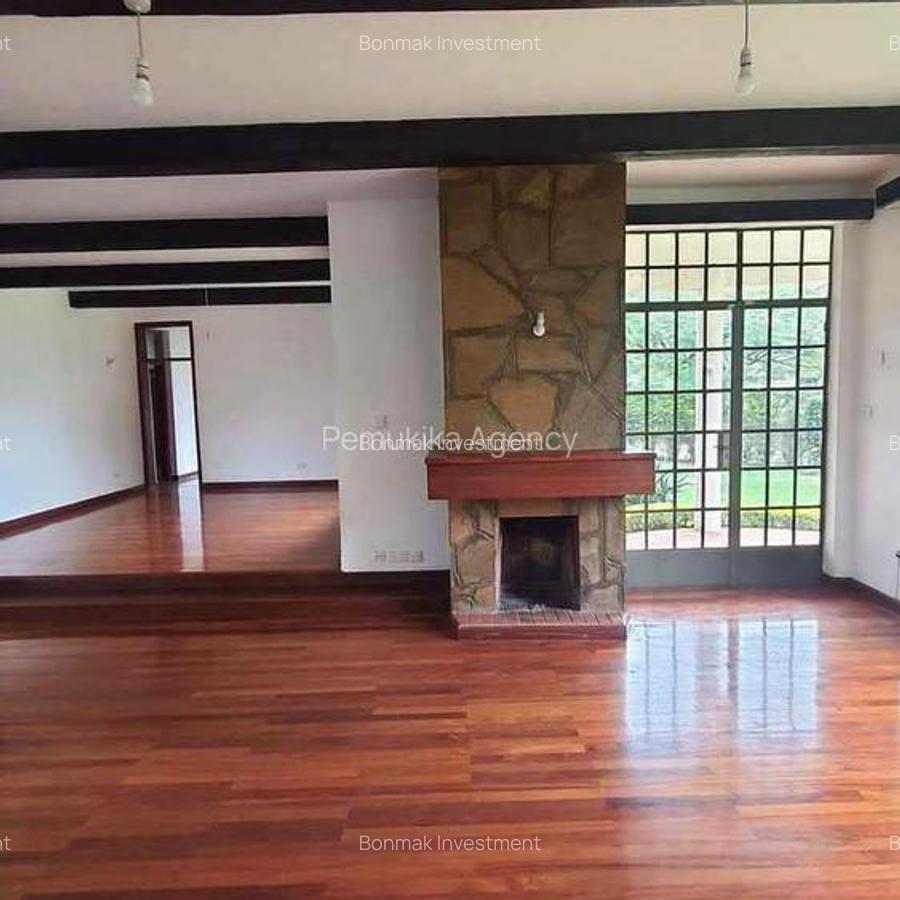 5 Bed Townhouse with En Suite at Rossylon Lone Tree - 16