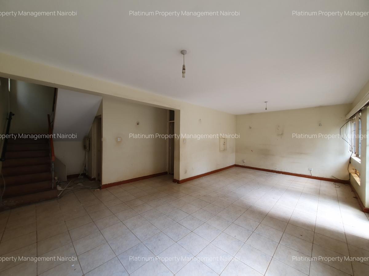 3 Bed House with Garden at Maua Close - 5