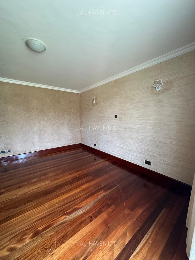 4 Bed Apartment with En Suite in Riverside - 17